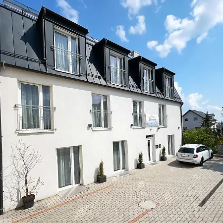 Pension Voesendorf بيت ضيافة *