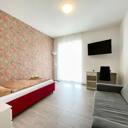 Pension Voesendorf بيت ضيافة فوسندورف