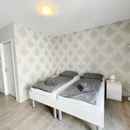 Pensjonat Pension Voesendorf 4*