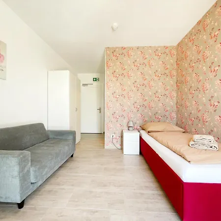 Pension Voesendorf 게스트하우스 4*