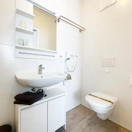 Pension Voesendorf Pensjonat 4*