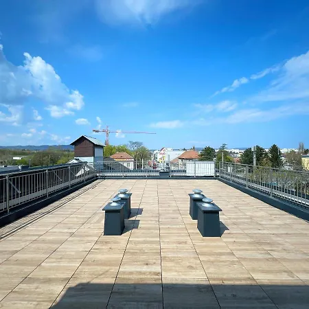 Pension Voesendorf بيت ضيافة